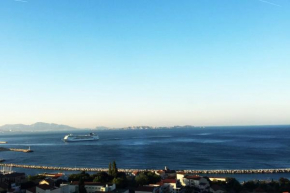 Superbe terrasse avec vue panoramique sur la mer